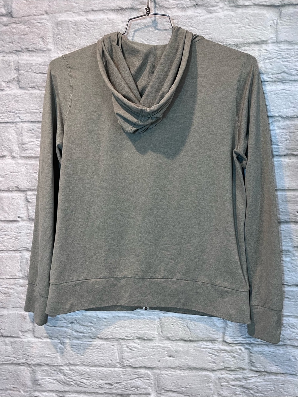 Vuori Women's Halo Performance Hoodie 2.0 Laurel Heather - Medium - Picture 6 of 10